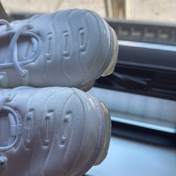 White Nike Air Vapormax Plus - Picture 9 of 11